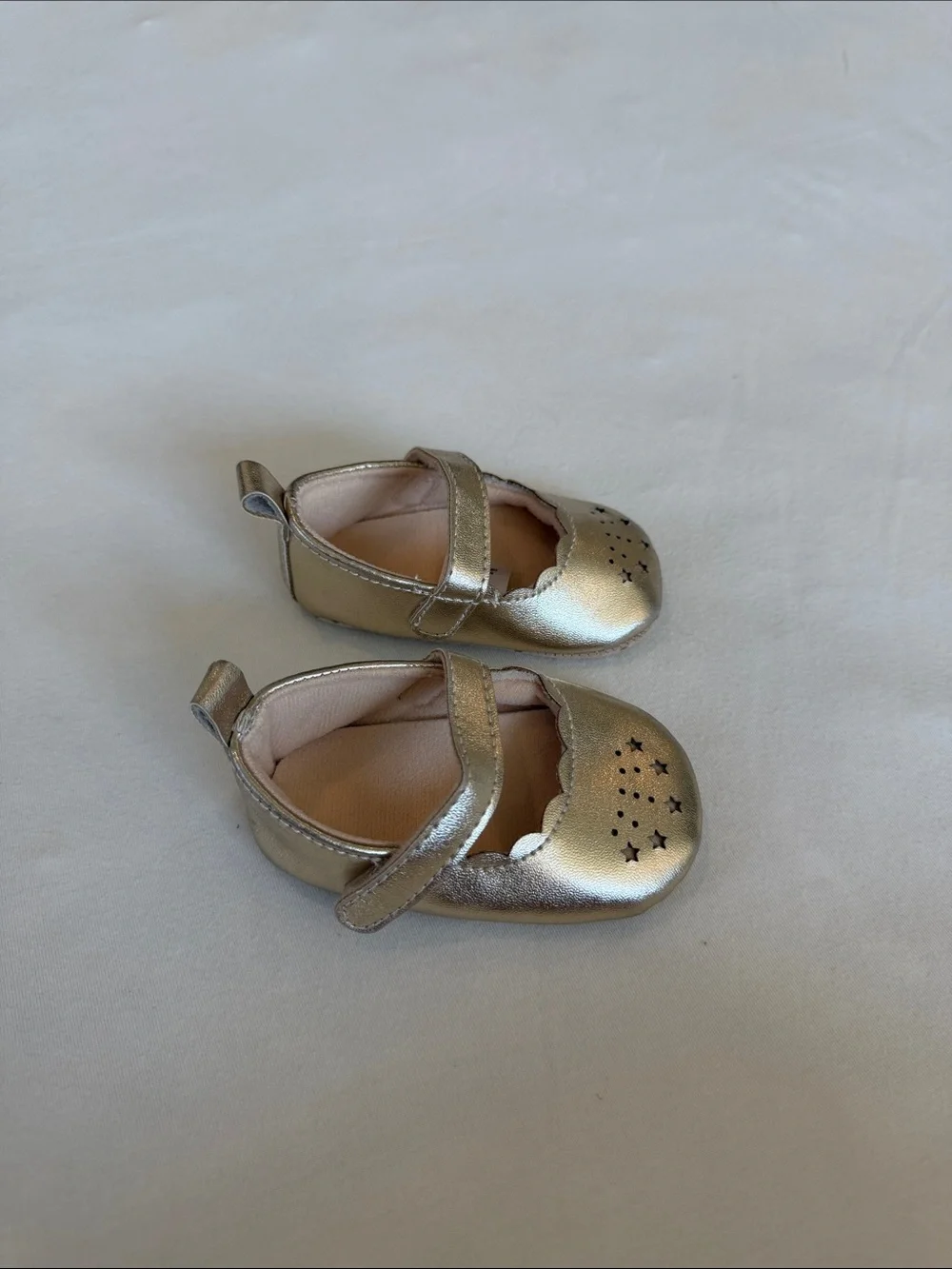 Gold Mary Jane Shoes with Star Cutouts Size 02/03